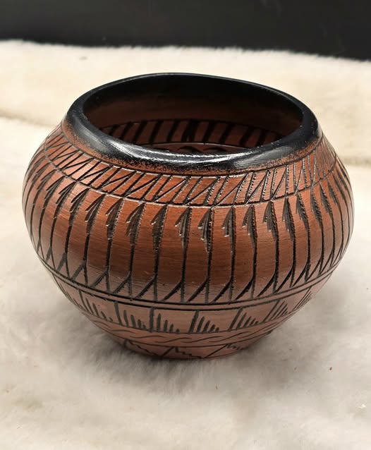 Shyla Watchman Pot